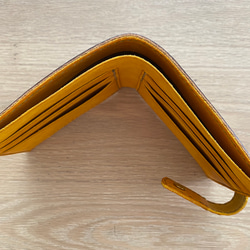 アラスカレザーの折り財布 3枚目の画像