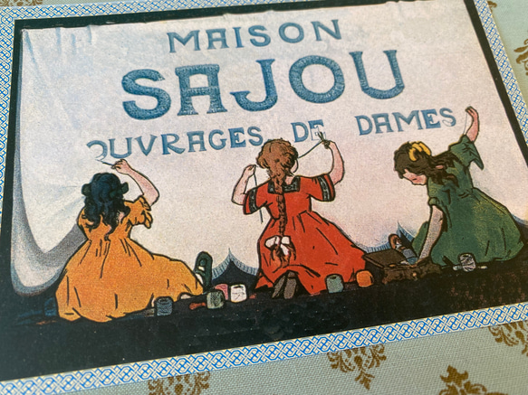 新入荷！フランスより！『Sajou ポストカード』～3人の女の子柄Ⓘ 1枚～ 2枚目の画像