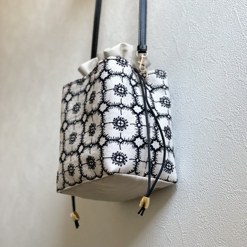 ⚮̈ミナペルホネン anemone ライトベージュ ネリオバッグ あおり巾着