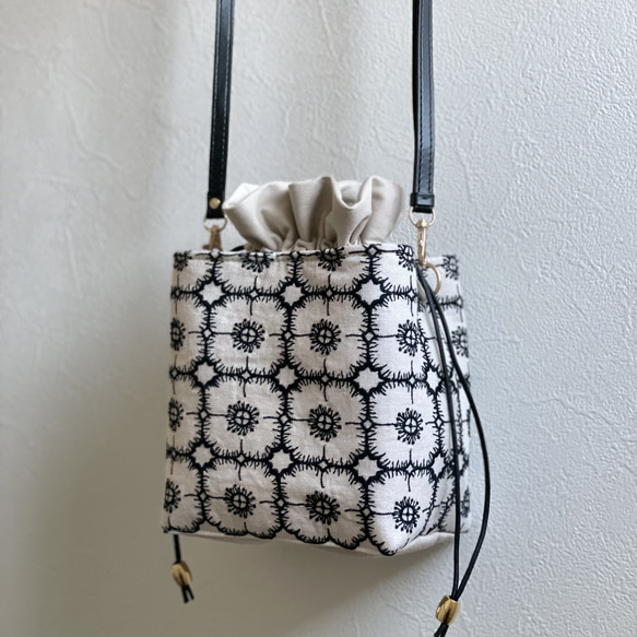 ⚮̈ミナペルホネン anemone ライトベージュ ネリオバッグ あおり巾着