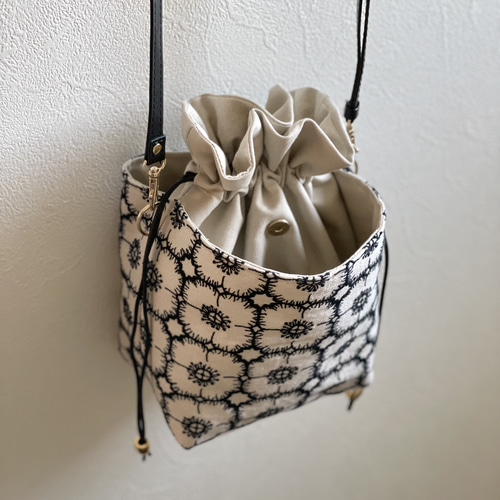 ⚮̈ミナペルホネン anemone ライトベージュ ネリオバッグ あおり巾着