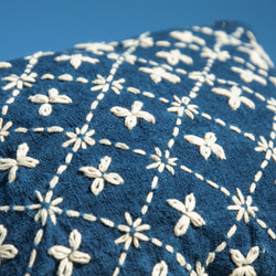 手縫い純綿サイドバックパック/刺繍クロスボディバッグ/刺繍ショルダーバッグ/インディゴ手縫い藍染めバッグ-フラワーバレンタインデ 6枚目の画像