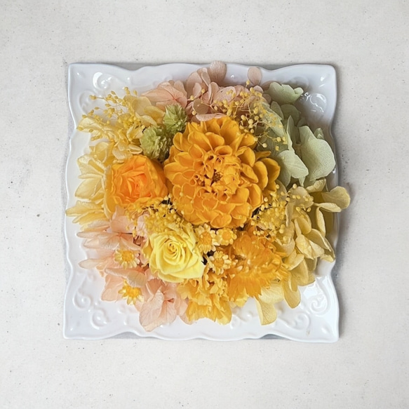 黄色いダリアのプリザーブドフラワー フラワーアレンジメント 米寿祝い