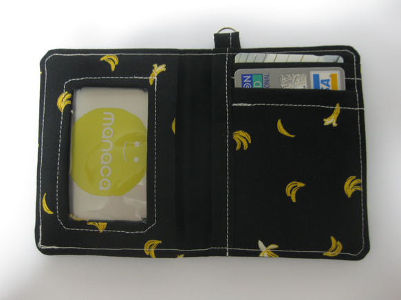 二つ折りパスケース　免許証入れ　軽くて薄い　4枚収納カードケース　小さなバナナ　 4枚目の画像
