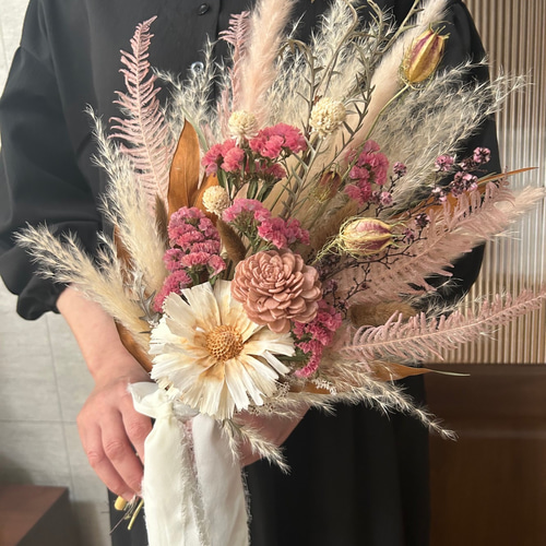 ピンクのふわふわドライフラワースワッグ ドライフラワーブーケ 母の日
