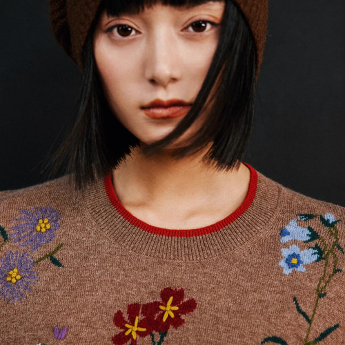 花柄刺繍 グラデーションニット半袖 桜 手刺繍(花柄刺繍入り 花柄刺繍 グラデーションニット半袖 桜 手刺繍(花柄刺繍入り