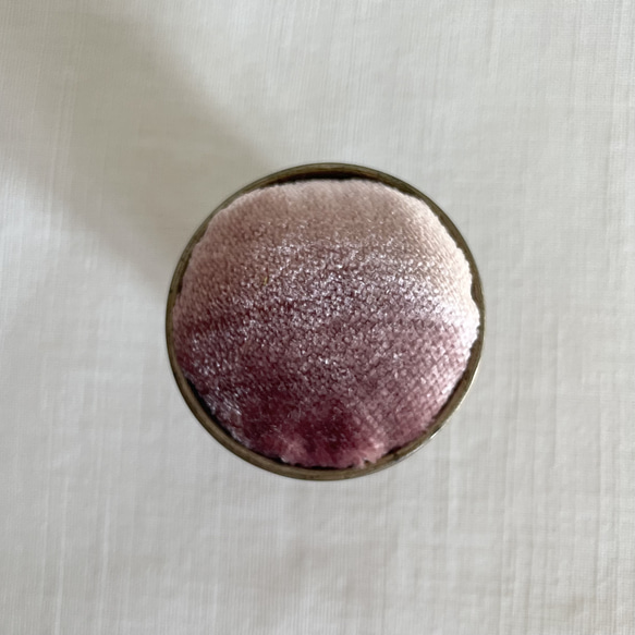 【pin cushion】フランスアンティークリキュールカップの小さなピンクッション／mauve pink 7枚目の画像
