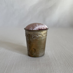 【pin cushion】フランスアンティークリキュールカップの小さなピンクッション／mauve pink 6枚目の画像
