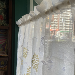 イエローゴールドの花柄刺繍カフェカーテン 4枚目の画像