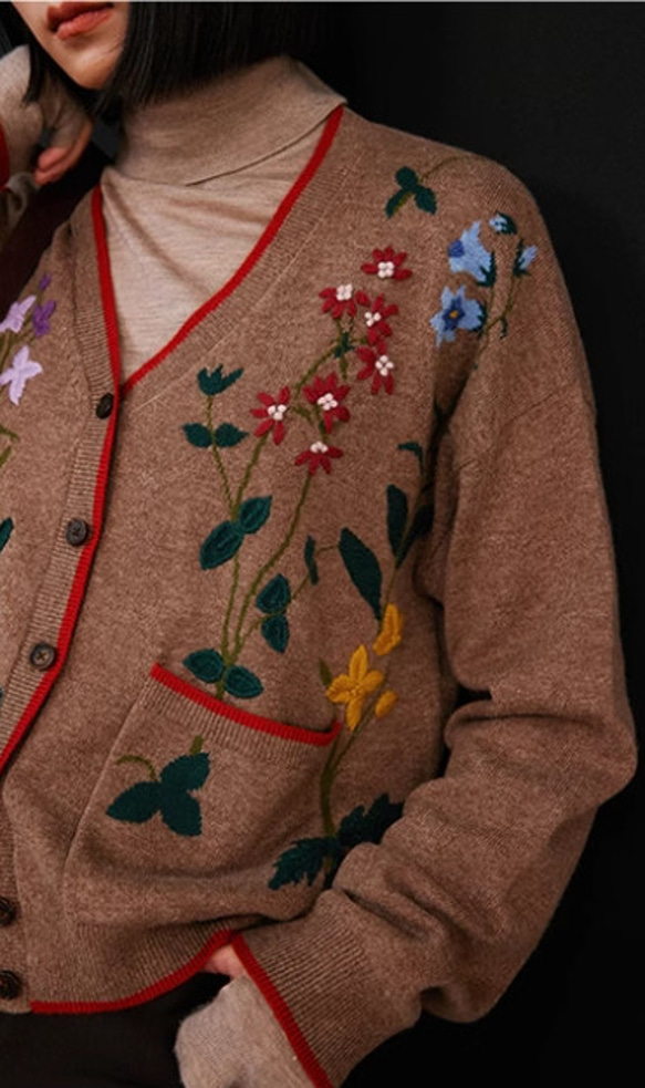 花柄刺繍入りウールカーディガン 　配色　ウール100％ 9枚目の画像