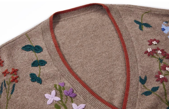 花柄刺繍入りウールカーディガン 　配色　ウール100％ 17枚目の画像