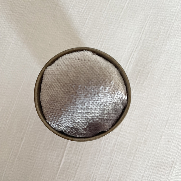 【pin cushion】フランスアンティークリキュールカップの小さなピンクッション／gray 8枚目の画像