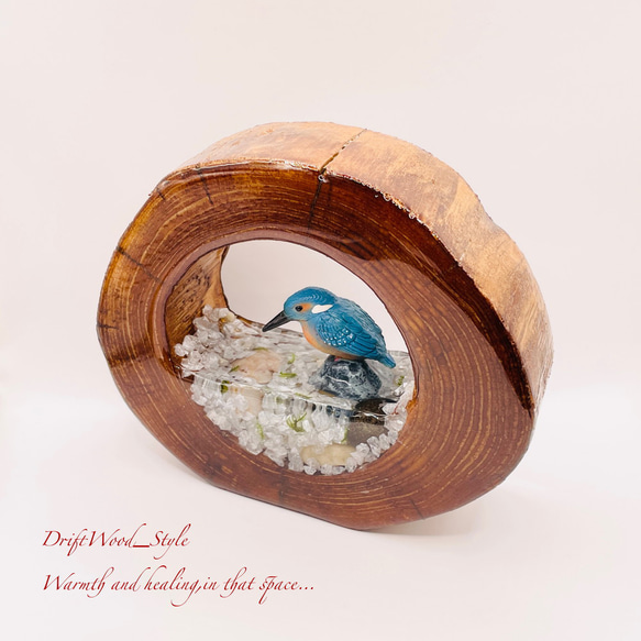 一つ限りの流木アート 水辺のカワセミ ジオラマ 流木 フィギュア 置物 動物 鳥 インテリア レジン 水辺 N18 4枚目の画像