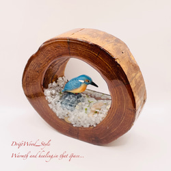 一つ限りの流木アート 水辺のカワセミ ジオラマ 流木 フィギュア 置物 動物 鳥 インテリア レジン 水辺 N18 7枚目の画像