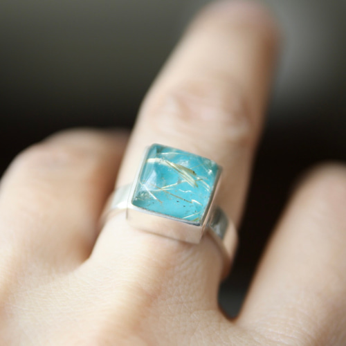 ルチルとトルコ石