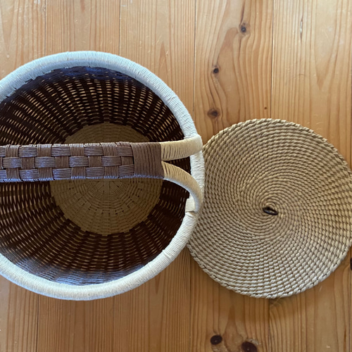 受注制作】コロンとかわいい丸かご(蓋付き) ꕤ(カカオ•ブラウン