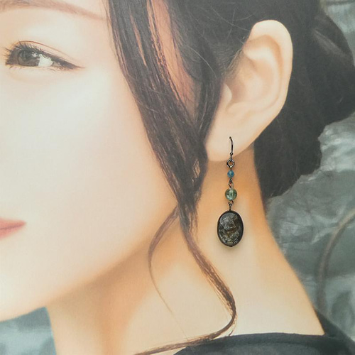 天然石ピアス「モスコバイトブラックとアパタイト」イヤリングにも