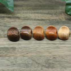 『ワケありな逸品』⑪ 木の箸置き 5個セット　豆形 ミニサイズ 木の種類いろいろ 2枚目の画像