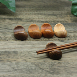 『ワケありな逸品』⑪ 木の箸置き 5個セット　豆形 ミニサイズ 木の種類いろいろ 1枚目の画像