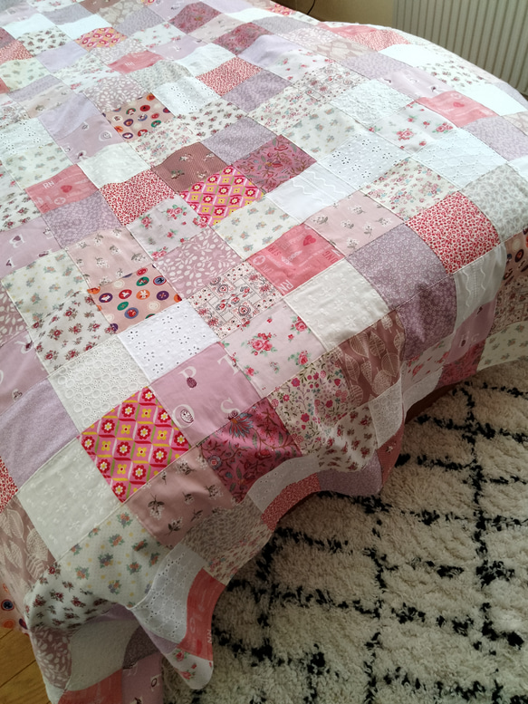 ★受注製作★❤375枚の♡ピンク系の可愛いランダムパッチワークベッドカバー♥ソファカバーにも♥花柄♡コットン♡ 