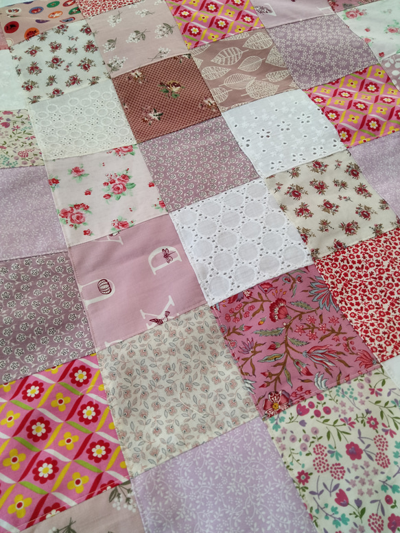 ★受注製作★❤375枚の♡ピンク系の可愛いランダムパッチワークベッドカバー♥ソファカバーにも♥花柄♡コットン♡ 