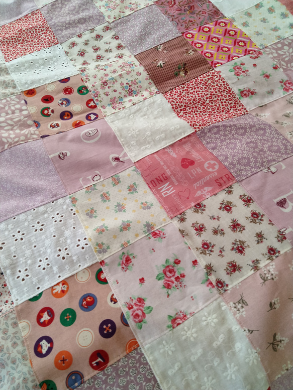 ★受注製作★❤375枚の♡ピンク系の可愛いランダムパッチワークベッドカバー♥ソファカバーにも♥花柄♡コットン♡ 