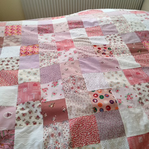 ☆受注製作☆❤375枚の♡ピンク系の可愛いランダムパッチワークベッド