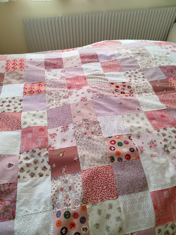 ★受注製作★❤375枚の♡ピンク系の可愛いランダムパッチワークベッドカバー♥ソファカバーにも♥花柄♡コットン♡ 