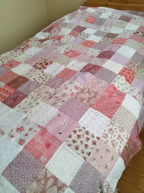 ★受注製作★❤375枚の♡ピンク系の可愛いランダムパッチワークベッドカバー♥ソファカバーにも♥花柄♡コットン♡ 