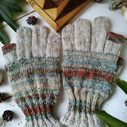 Noël〜聖夜  オパール毛糸のスマホ対応５本指手袋 3枚目の画像