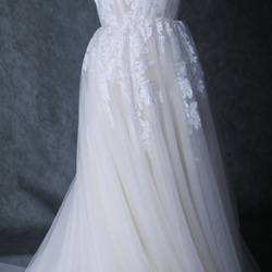 ウェディングドレス  アイボリー  ソフトチュール  繊細レース  Vネックドレス  くるみボタン  バックレス 花嫁 12枚目の画像