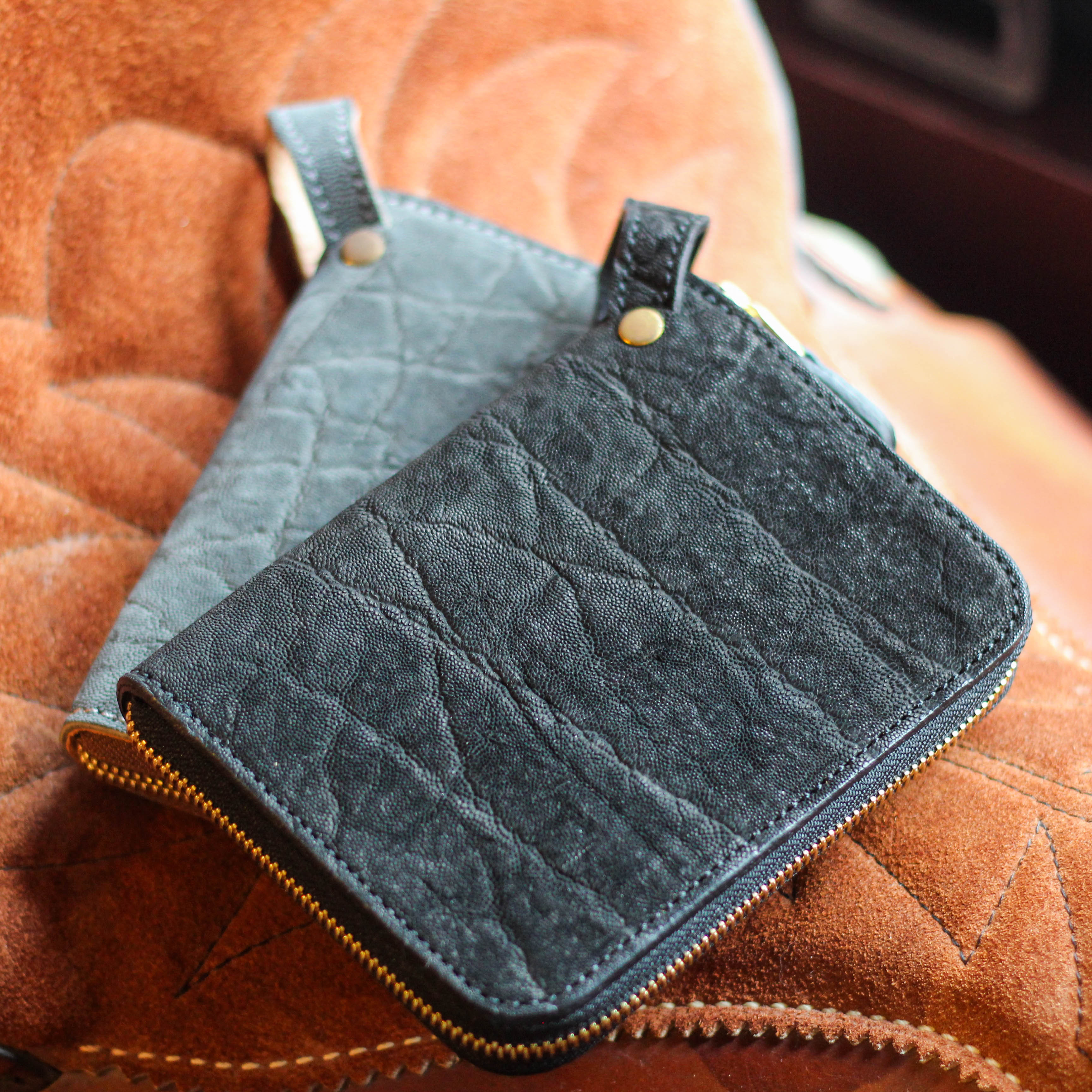 象革を使ったミドルウォレット　"ROUND Middle Elephant"　手帳型財布　ラウンドファスナ　象革　ヌメ革