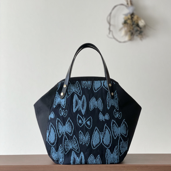 ⚮̈ミナペルホネン sky flower ダークネイビー まるっこニュームバッグ  