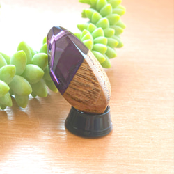 キハダのウッドレジンペンダント(紫) 3枚目の画像