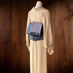 *和服布* 大島紬 這是一種半寬切馬風格成人平子帶，採用大花、春亞紡和西陣織材料製成。長450cm。 第6張的照片