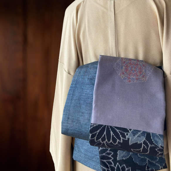 *和服布* 大島紬 這是一種半寬切馬風格成人平子帶，採用大花、春亞紡和西陣織材料製成。長450cm。 第2張的照片