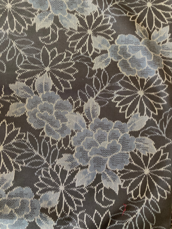 *和服布* 大島紬 這是一種半寬切馬風格成人平子帶，採用大花、春亞紡和西陣織材料製成。長450cm。 第10張的照片