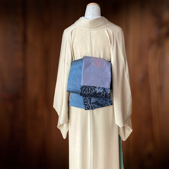 *和服布* 大島紬 這是一種半寬切馬風格成人平子帶，採用大花、春亞紡和西陣織材料製成。長450cm。 第5張的照片
