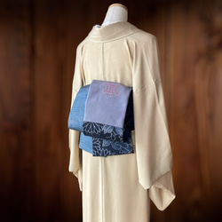 *和服布* 大島紬 這是一種半寬切馬風格成人平子帶，採用大花、春亞紡和西陣織材料製成。長450cm。 第4張的照片