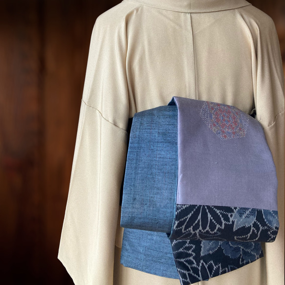 *和服布* 大島紬 這是一種半寬切馬風格成人平子帶，採用大花、春亞紡和西陣織材料製成。長450cm。 第1張的照片