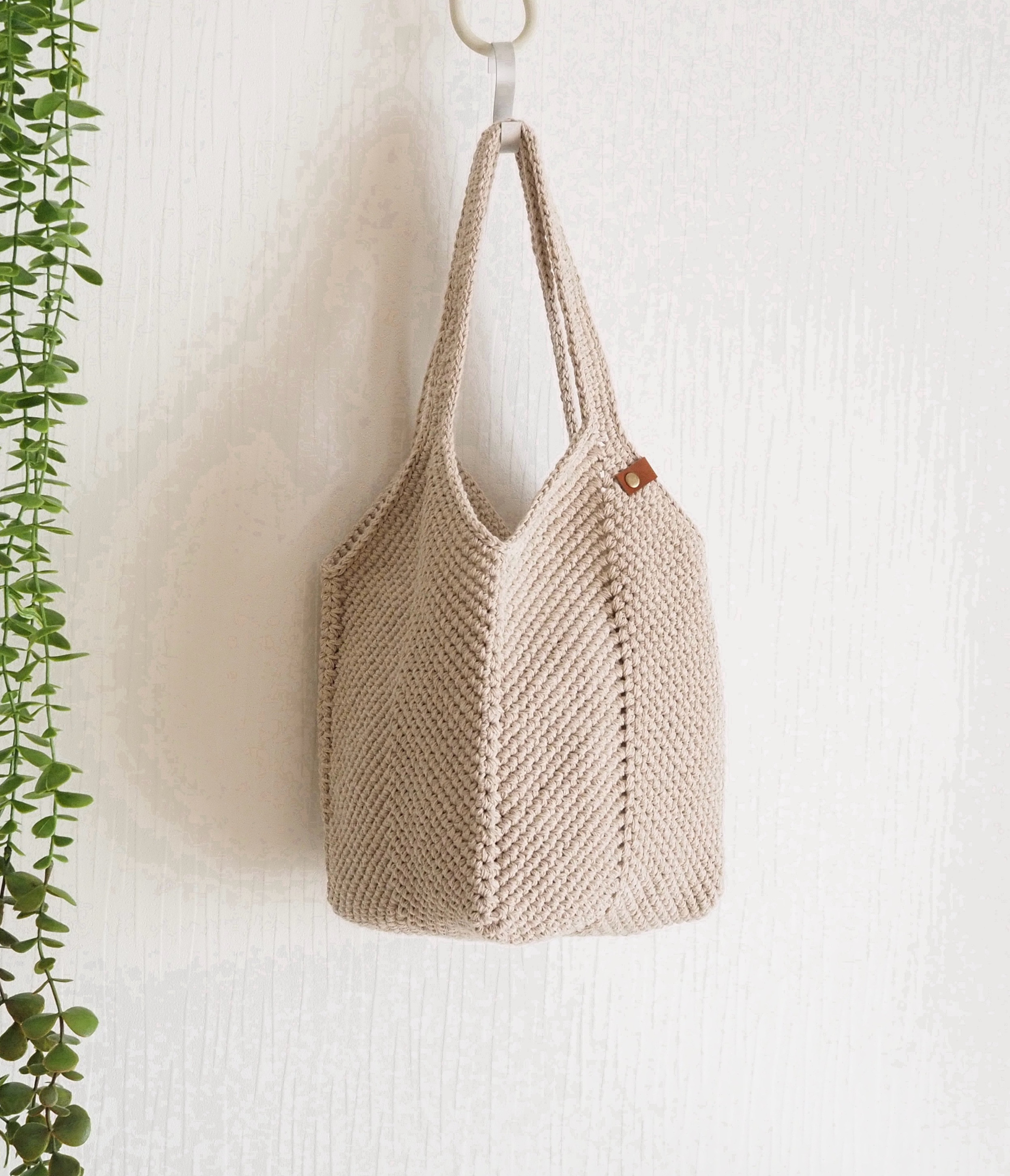 《受注製作》コットン糸の肩がけ出来るスクエアバッグ☆アイボリー・本革タグ付・内ポケット付☆   トートバッグ