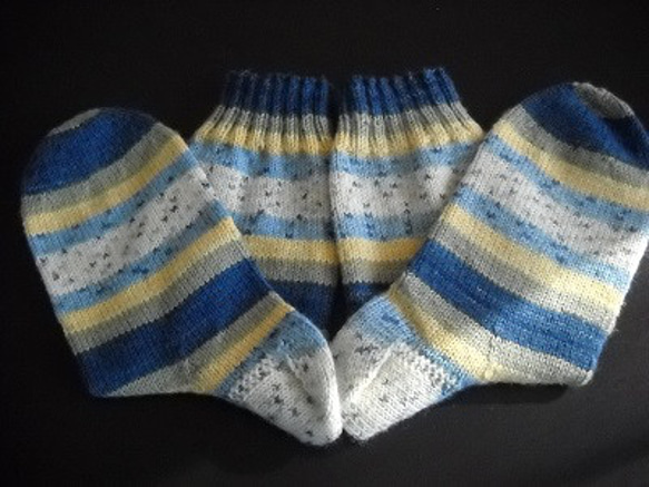 手編みの靴下　メリノウールで編んだ、爽やかな印象の大きめ靴下（女性用） 8枚目の画像