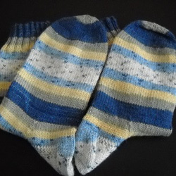 手編みの靴下　メリノウールで編んだ、爽やかな印象の大きめ靴下（女性用） 3枚目の画像