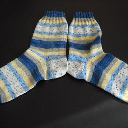 手編みの靴下　メリノウールで編んだ、爽やかな印象の大きめ靴下（女性用） 2枚目の画像