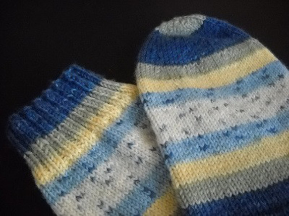 手編みの靴下　メリノウールで編んだ、爽やかな印象の大きめ靴下（女性用） 10枚目の画像