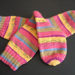 手編みの靴下　メリノウールで編んだ、華やかカラーの靴下（女性用） 7枚目の画像