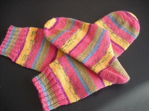 手編みの靴下　メリノウールで編んだ、華やかカラーの靴下（女性用） 11枚目の画像