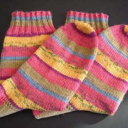 手編みの靴下　メリノウールで編んだ、華やかカラーの靴下（女性用） 10枚目の画像