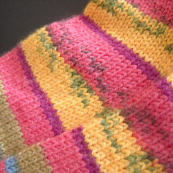 手編みの靴下　メリノウールで編んだ、華やかカラーの靴下（女性用） 9枚目の画像