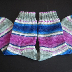 手編みの靴下　３色の幅広ボーダーの靴下①（女性用） 3枚目の画像